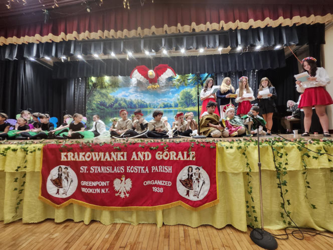 Wiosenny Spektakl zespołu „Krakowianki i Górale” na Greenpoincie