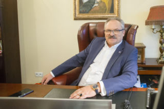 Polityczna bomba Jakubiaka. Chce rozważyć delegalizację partii Tuska