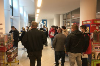 Oto jak wyglądają szczepienia bez skierowania. Weszliśmy i zaszczepiliśmy się z ulicy! 