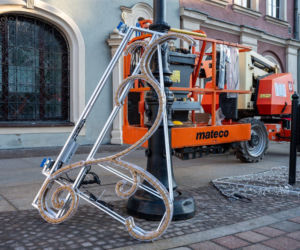 Trwa montaż choinki i świątecznych iluminacji