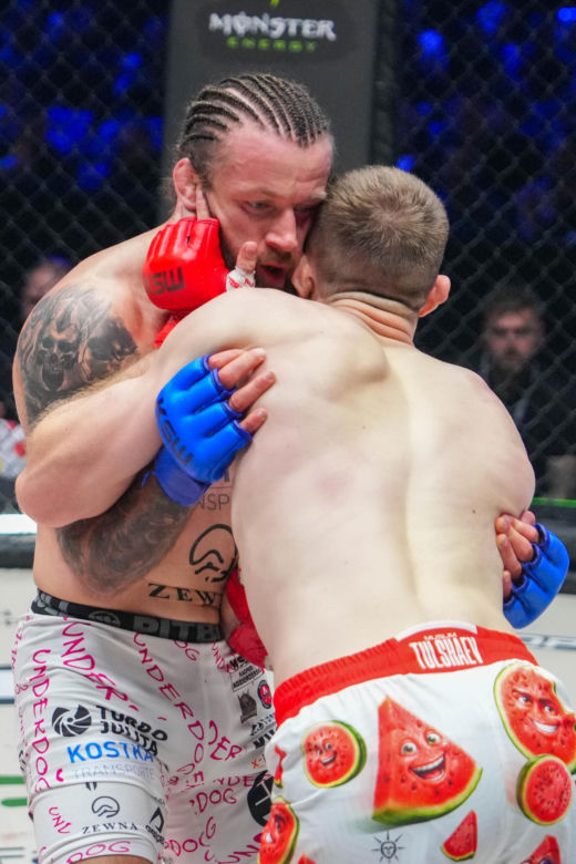 XTB KSW 121. Potężny cios w krocze, trybuny zamarły!