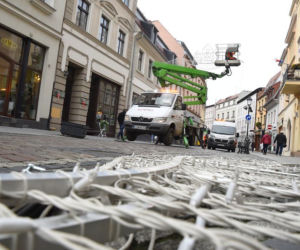 Bydgoszcz szykuje się na święta. Trwa dekorowanie miasta