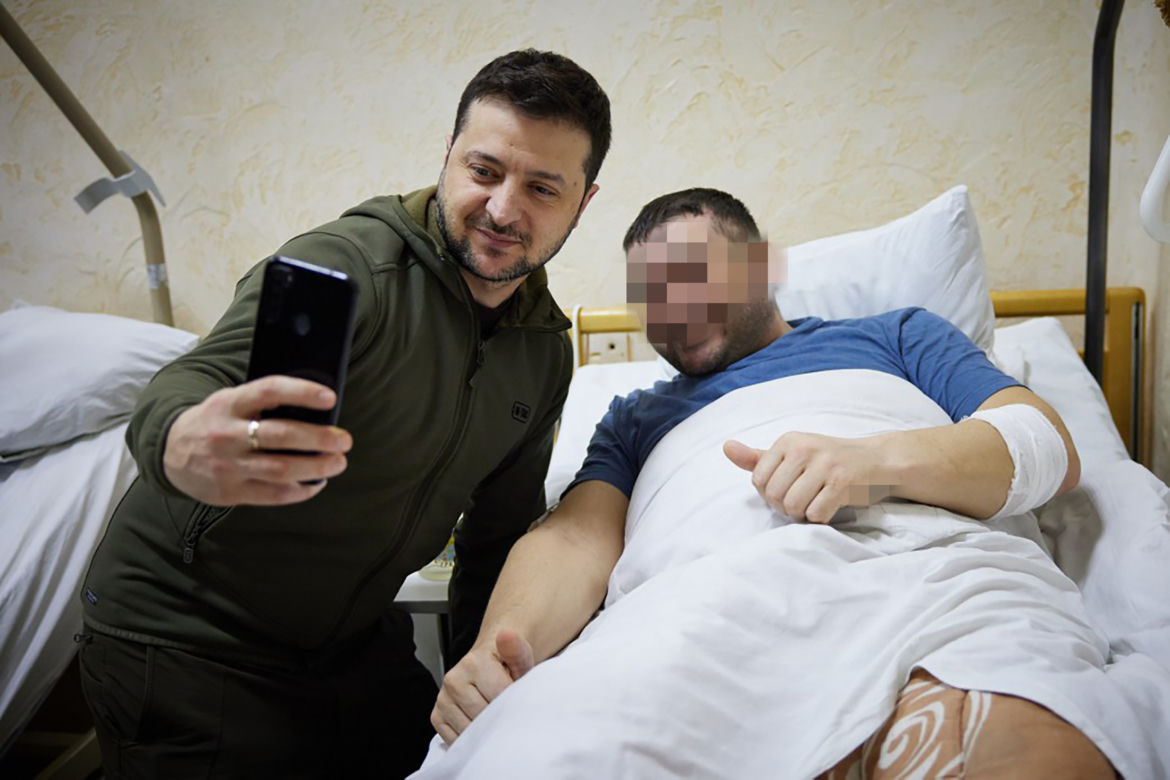 Zełenski odwiedził rannych żołnierzy. Wzruszające słowa prezydenta Ukrainy!