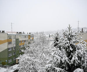 Widok po po nocnych, intensywnych opadach śniegu w Przemyślu