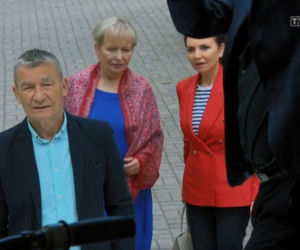 Barwy szczęścia odcinek 2518. Stefan (Krzysztof Kiersznowski), Arleta (Grażyna Brodzińska), Basia (Sławomira Łozińska)