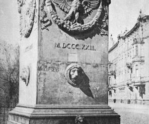 Warszawa dawniej i dziś. Studnia przed placem Krasińskich