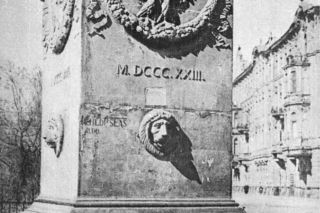 Warszawa dawniej i dziś. Studnia przed placem Krasińskich