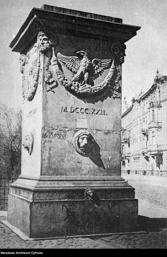 Warszawa dawniej i dziś. Studnia przed placem Krasińskich