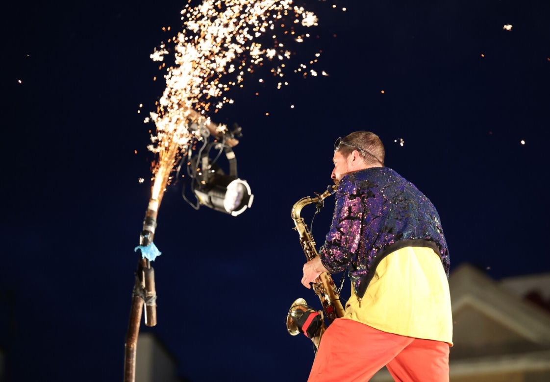 Widowisko „Arret d’Urgence” w wykonaniu grupy Akoreacro podczas Carnavalu Sztukmistrzów 2023
