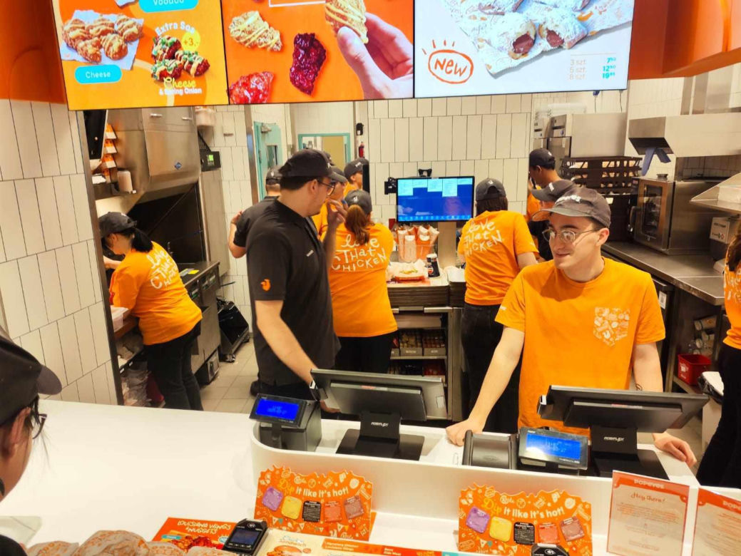 Popeyes w Katowicach już otwarte. Wydano sto pierwszych kanapek