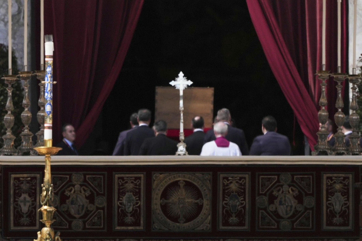 Zaczął się pogrzeb papieża Franciszka. Jedna z największych takich ceremonii w historii
