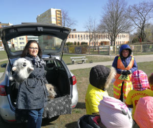 Akcja Pachnąca Wiosna zawitała na Szwederowo i przypomniała o obowiązku sprzątania po swoich pupilach! [ZDJĘCIA]
