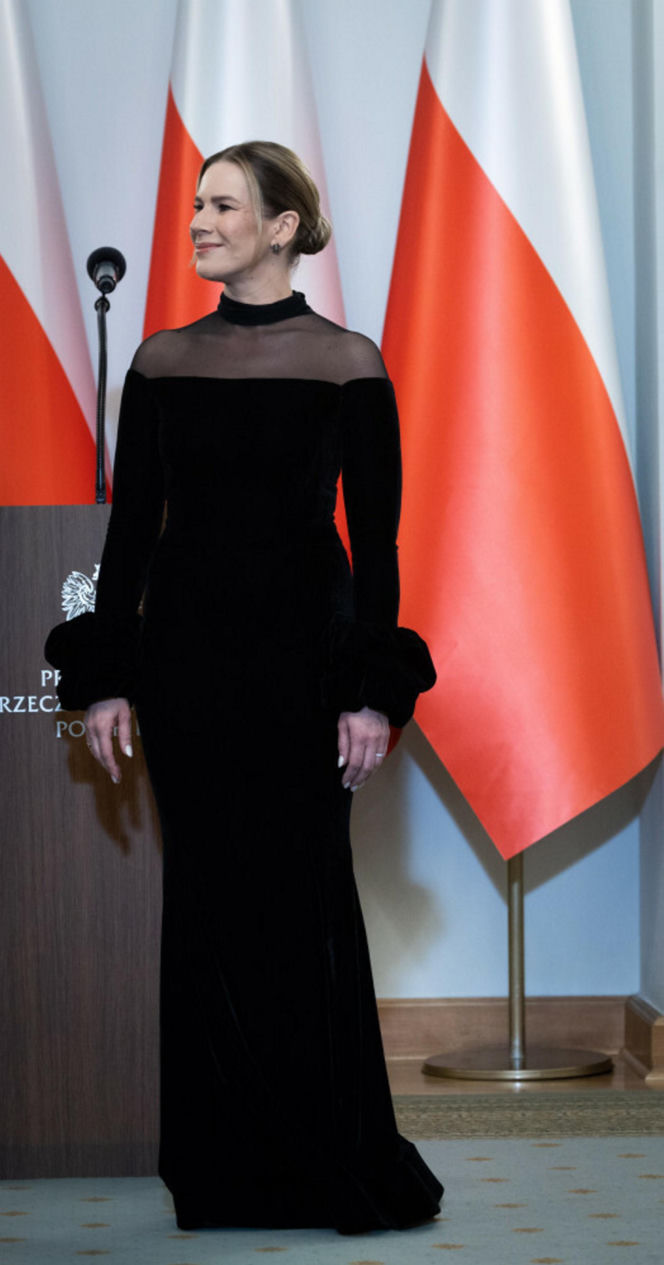 Czarna suknia z prześwitami pierwszej damy rozpaliła Pałac Prezydencki
