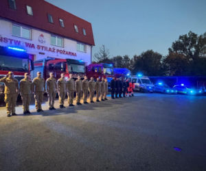 Strażackie syreny zawyły dla poległych kolegów. Żegna ich cała Polska