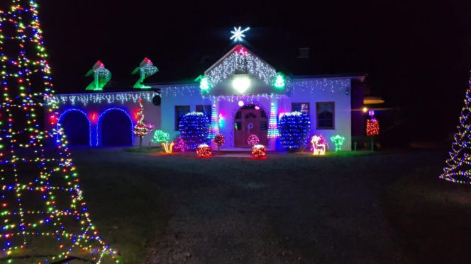 Magia Świąt w Świętokrzyskiem. Gdzie szukać najpiękniej oświetlonych domów? Rzepin i gmina Pawłów skradły show!