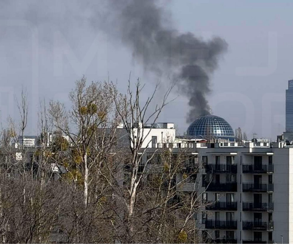Kłęby dymu nad centrum handlowym w Warszawie. Co się stało?
