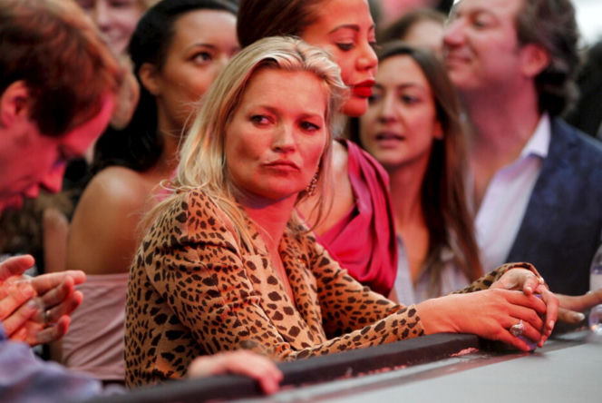 Zamieniła imprezy na jasełka! Kate Moss wzorową parafianką