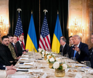 Trump wyrzucił dziennikarzy z sali. „Zabierz ich i daj im obiad!”