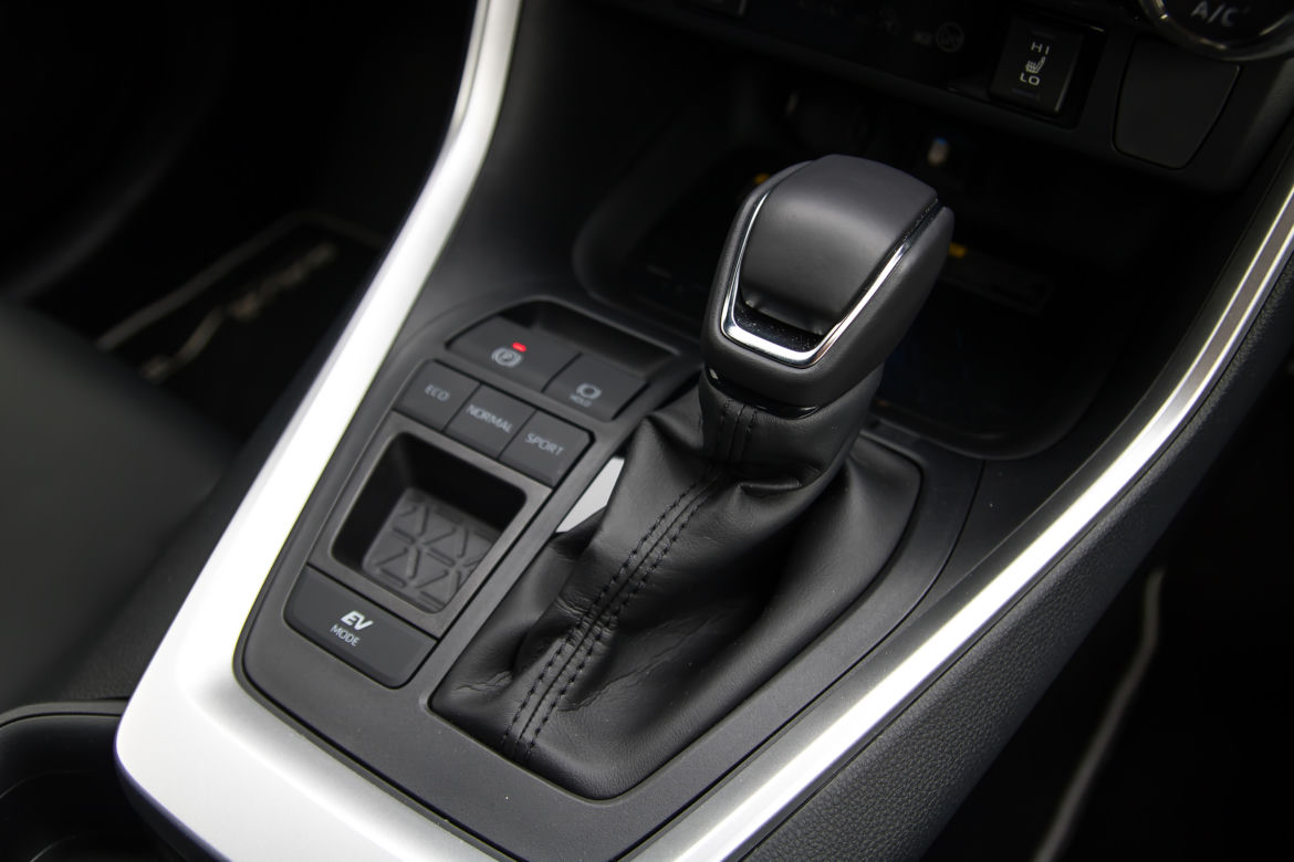 Toyota RAV4 2.5 Hybrid Dynamic Force 218 KM FWD e-CVT Selection