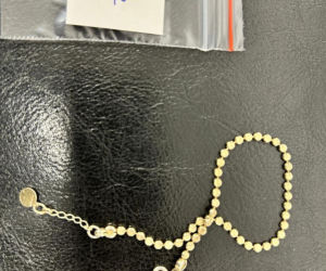 Rozpoznajesz te błyskotki? Policja poszukuje właścicieli bizuterii i kosztowności