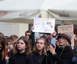 Młodzieżowy Strajk Klimatyczny w Toruniu. Protestowali przeciwko rządowi i korporacjom