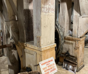 Ekspozycja urządzeń młyńskich w Dolnym Młynie w Wojciechowie