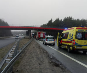 AKTUALIZACJA! Śmiertelny wypadek na S1 w Mierzęcicach. Nie żyją dwie osoby. Jedną z ofiar jest niemowlę! [ZDJĘCIA]