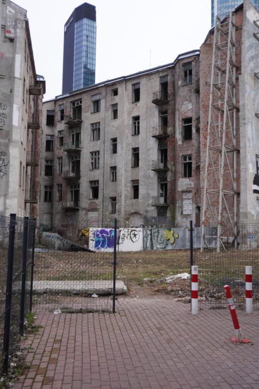 Zabytkowe kamienice mają ślady rozbiórki