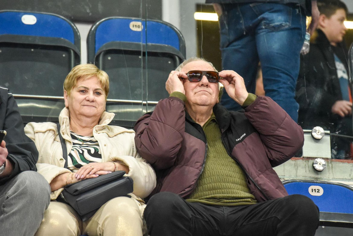 Halowe mistrzostwa Polski w Kujawsko-Pomorskiej Arenie Toruń. Zdjęcia kibiców i zawodników