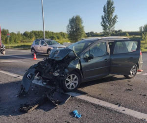 Tragedia na DK9 w Ostrowcu Świętokrzyskim. W zderzeniu aut zginął 70-letni kierowca