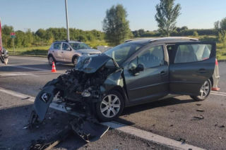Tragedia na DK9 w Ostrowcu Świętokrzyskim. W zderzeniu aut zginął 70-letni kierowca