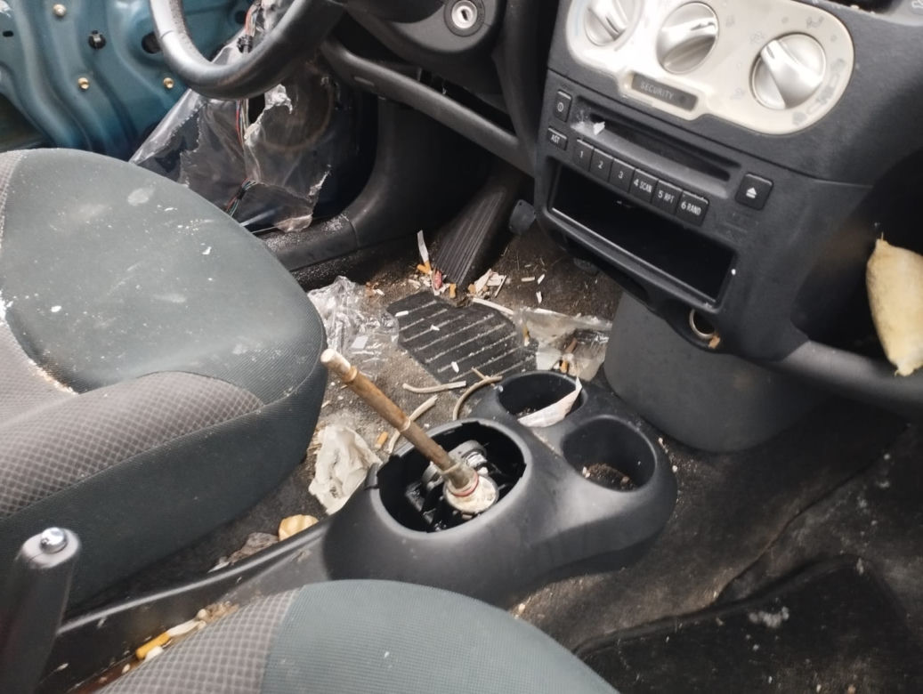 Szpecą i zajmują miejsca parkingowe. Wraki na ulicach Starachowic
