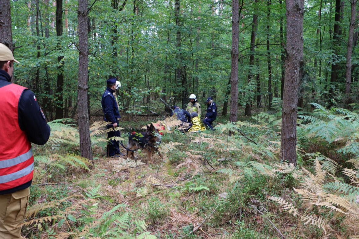 Trąba powietrzna przeszłą pod Warszawą. Pole namiotowe zniknęło w powierzchni ziemi. 26 osób potrzebowało pomocy