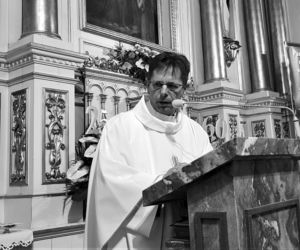 Zmarł ks Antoni Piś, proboszcz z Męciny zarażony koronawirusem