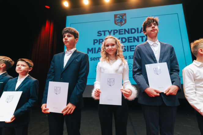 Najzdolniejsi uczniowie odebrali stypendia Prezydenta Miasta Siedlce