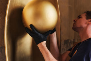 Skrawanie, toczenie, wyoblanie, prasowanie, nitowanie, lutowanie... Tak powstają prace Jana Garncarka