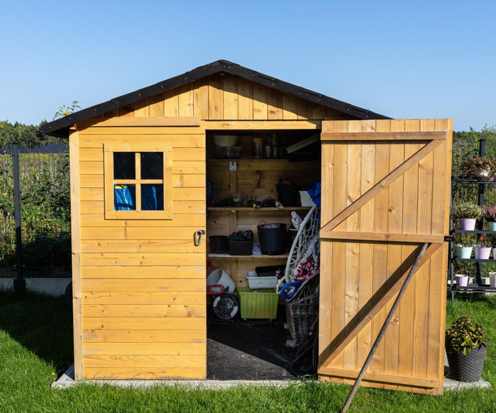 Czysty i zadbany ogród. Ile kosztują gotowe schowki ogrodowe w lutym 2026?