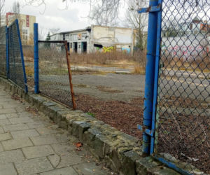 Niebezpieczny pustostan straszy w centrum Szczecina