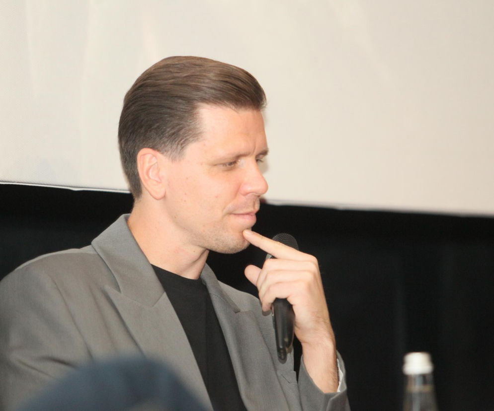 Wojciech Szczęsny z dziećmi na premierze filmu o sobie