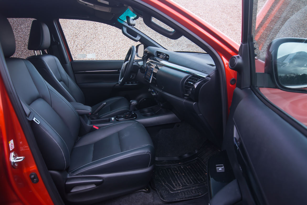 Toyota Hilux 2.4 D-4D 150 KM 4x4 AT6 Selection 50