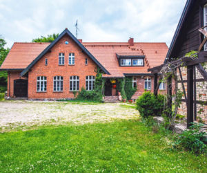 Renowacja poniemieckiej szkoły z 1890 roku na Mazurach. Teraz to agroturystyka z warsztatami serowarskimi i slow food