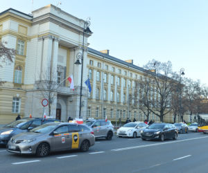 Protest taksówkarzy pod KPRM