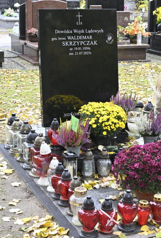 Oto grób gen. Waldemara Skrzypczaka