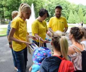 Plenerowa akcja Książnicy Podlaskiej. Rozdali białostoczanom 100 książek [ZDJĘCIA]