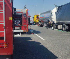 Tragiczna kraksa ciężarówek na autostradzie A4! Nie żyje kierowca