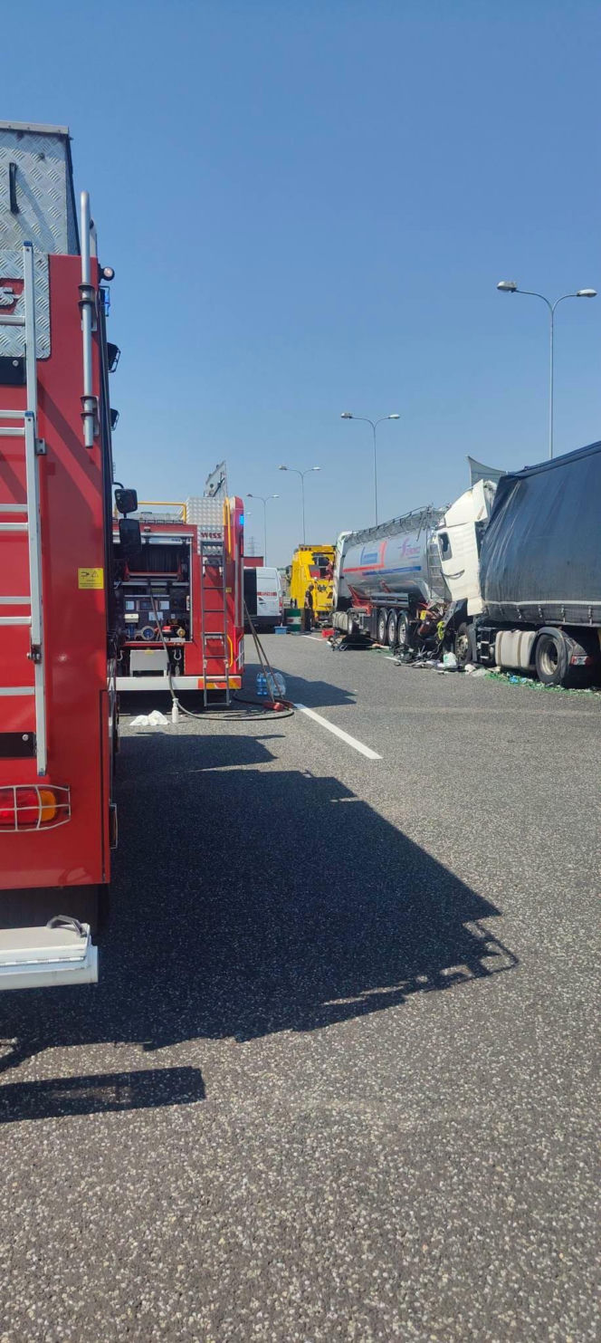 Tragiczna kraksa ciężarówek na autostradzie A4! Nie żyje kierowca
