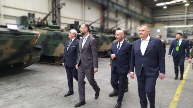 Pierwsze Borsuki wreszcie w wojsku. Szef MON: "111 Borsuków to nie jest nasze ostatnie słowo"