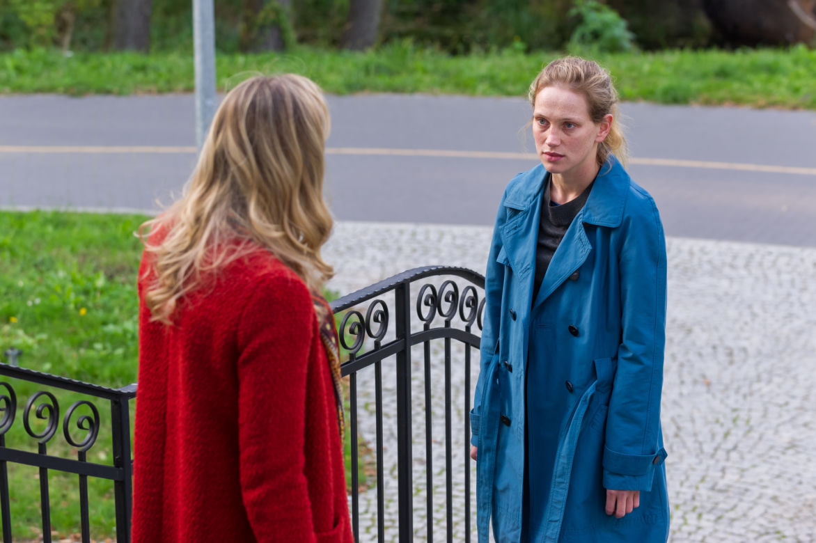 Na Wspólnej odcinek 2623, Zuza (Małgorzata Socha), Sylwia (Alicja Stasiewicz)