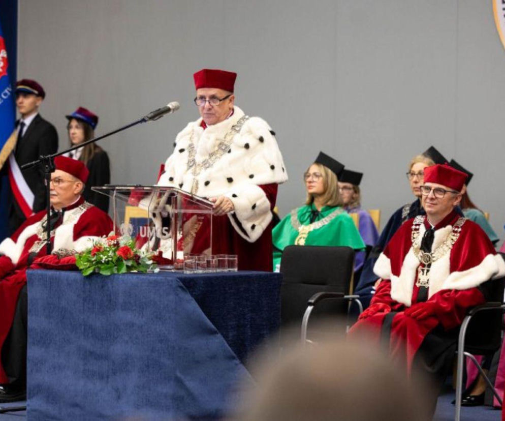 Rektor UMCS prof. Radosław Dobrowolski przemawia podczas inauguracji roku akademickiego. O relacji z Eska Lublin.