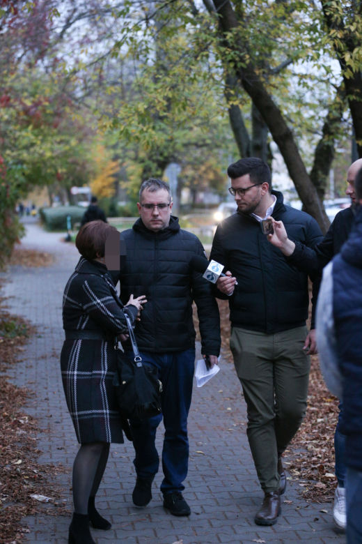 Przemysław Czarnecki opuszcza izbę wytrzeźwień